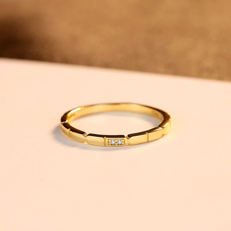 Златен пръстен с кубични циркони
