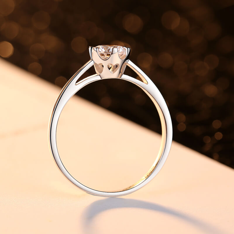 Сребърен пръстен със скъпоценен камък