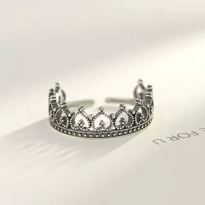 сребърен пръстен във формата на корона, снимка отпред
