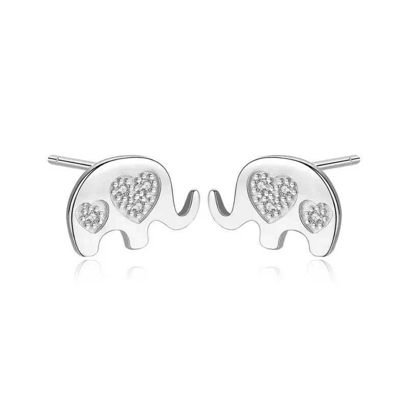 сребърни обеци във формата на слон, снимка на бял фон