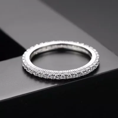 сребърен пръстен с кубичен цирконий Silver Sense, снимка на черен фон