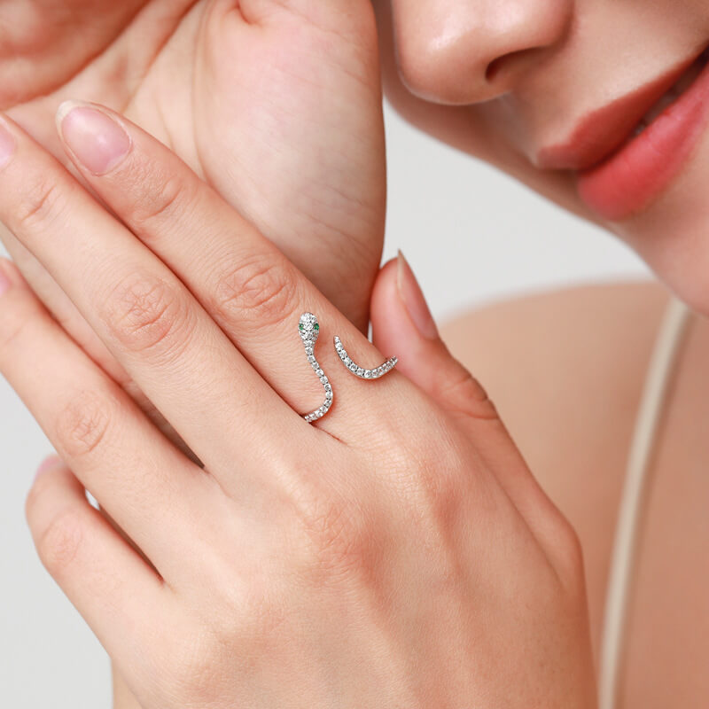 сребърен пръстен Silver Sense със скъпоценен камък, снимка върху ръка