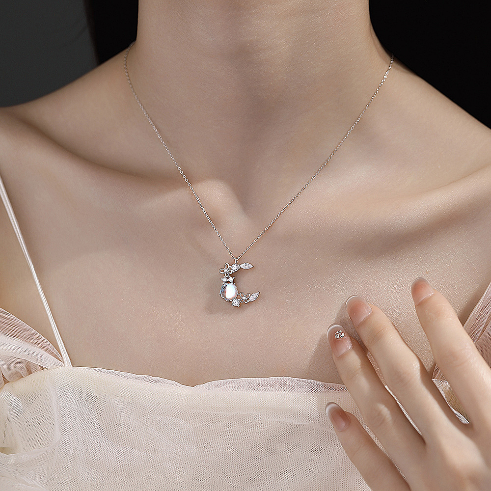 Сребърно колие - Лунна нощ - Сребърно колие Silver Sense - Лунна нощ на врат, висулка с лунен камък Сребърно колие Silver Sense - Лунна нощ на врат, висулка с лунен камък