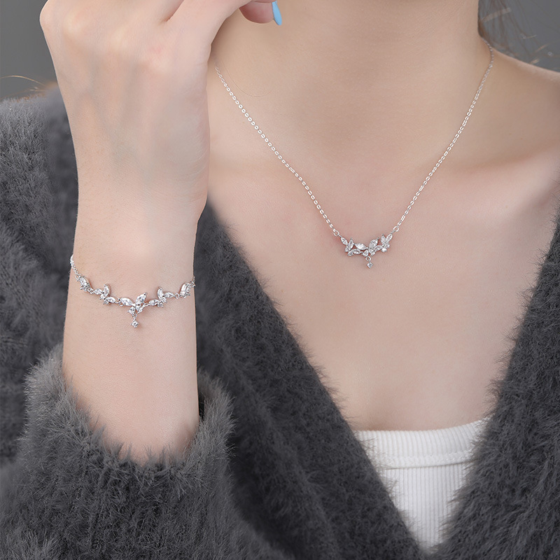 Сребърно колие - Пеперуден сън - Сребърно колие Silver Sense - Пеперуден сън на врат, висулка с пеперуди Сребърно колие Silver Sense - Пеперуден сън на врат, висулка с пеперуди