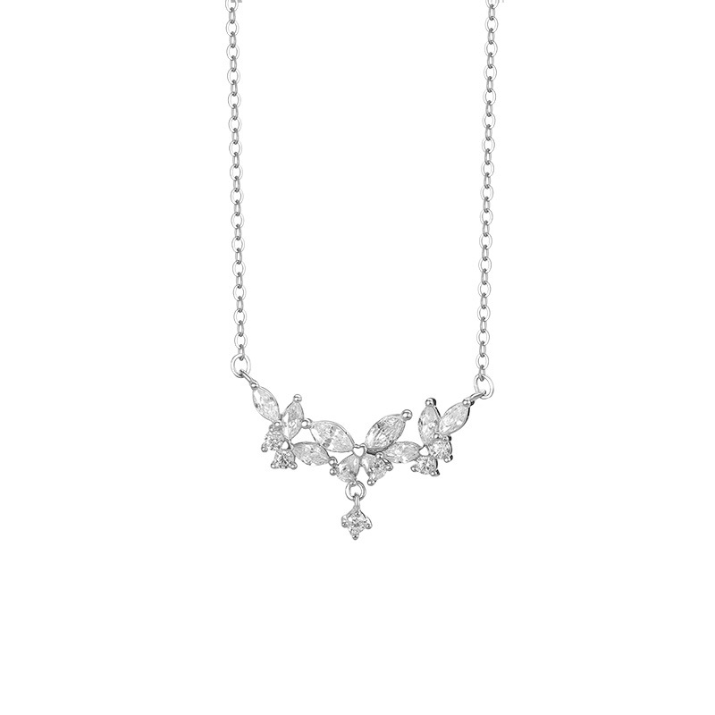 Сребърно колие - Пеперуден сън - Сребърно колие Silver Sense - Пеперуден сън с пеперуди от циркони, на бял фон Сребърно колие Silver Sense - Пеперуден сън с пеперуди от циркони, на бял фон